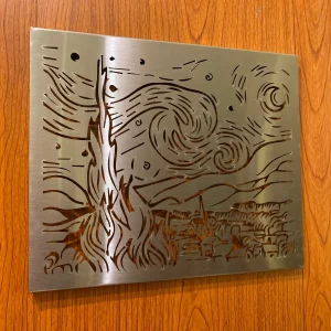 Corte láser en metal de obra “Noche estrellada” con diseño artístico detallado
